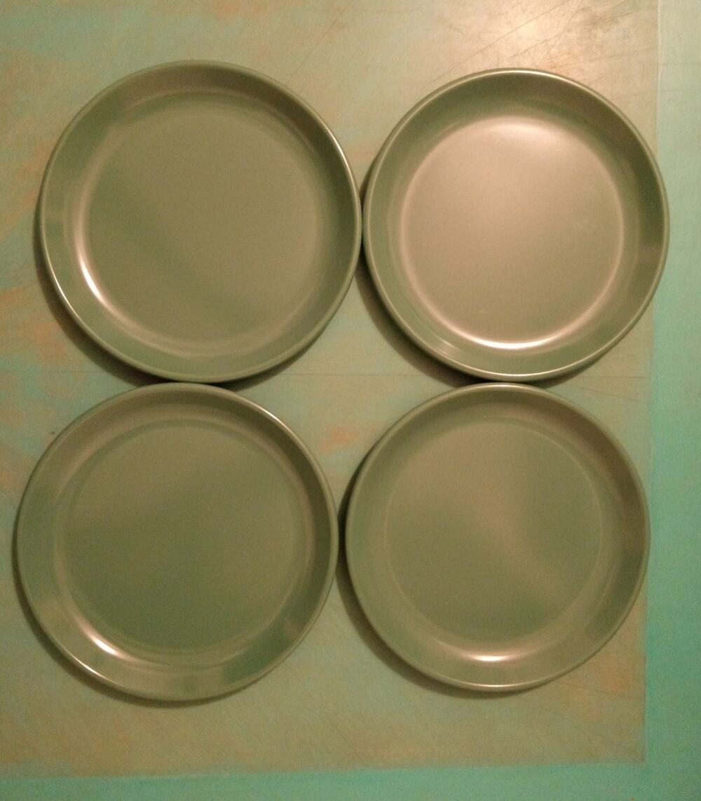 Vtg 1980s Rubbermaid Melamine Lunch Plates 8" #3838 Avocado Green Set of 4 Retro